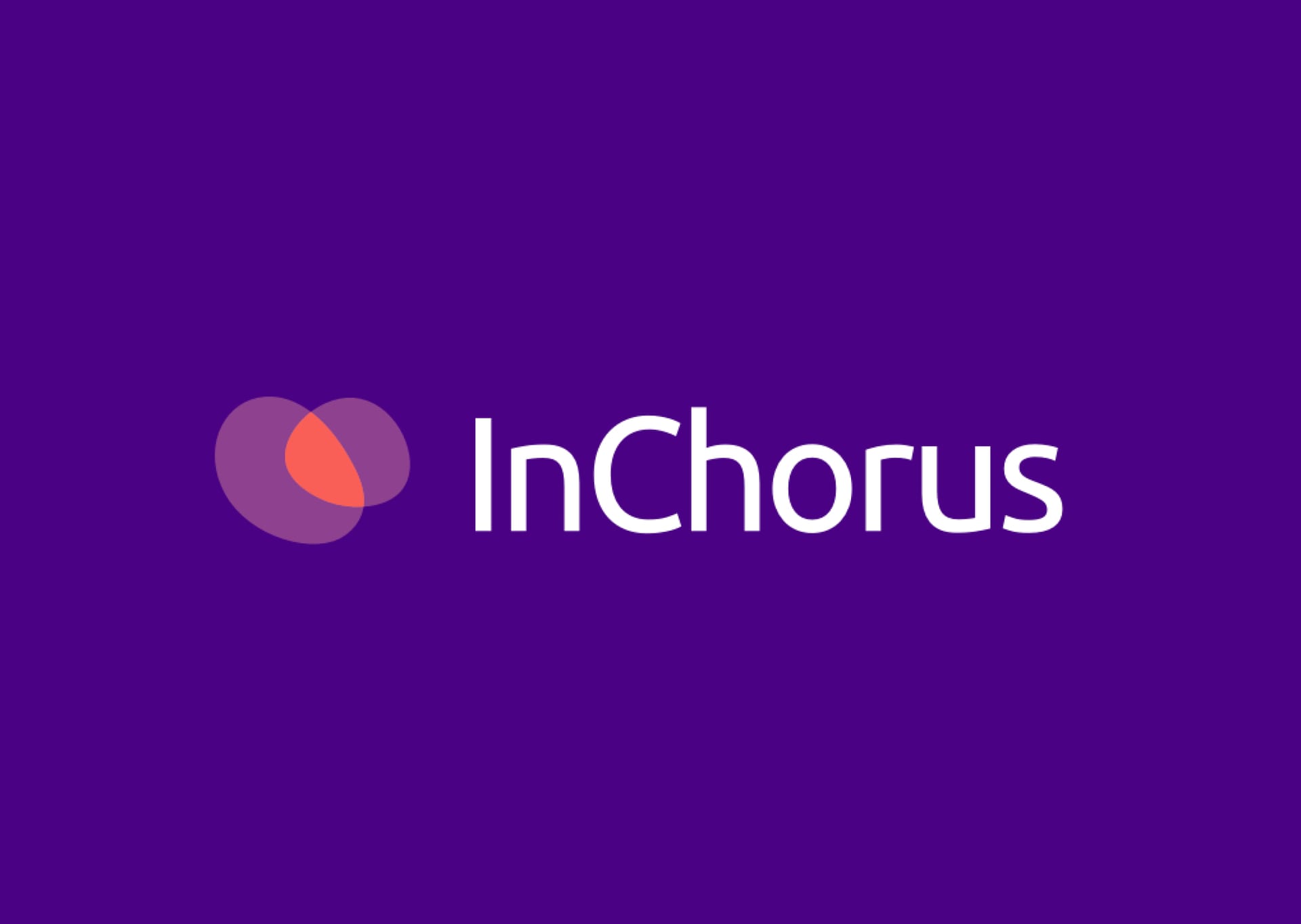 Logo de InChorus: la intersección de las formas irregulares simboliza la diversidad de personas que conforman una organización y su punto de encuentro, remarcado en rojo intenso, color de vida compartida.